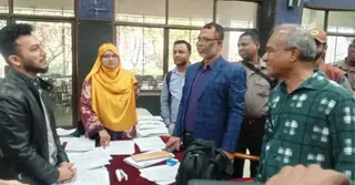 পুলিশ হেডকোয়ার্টার্সের অপারেশন কন্ট্রোল রুম পরিদর্শন করলেন স্বরাষ্ট্র উপদেষ্টা